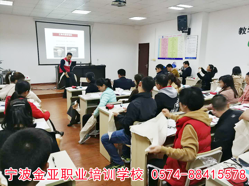 开展应急救护培训 提高自救互救能力